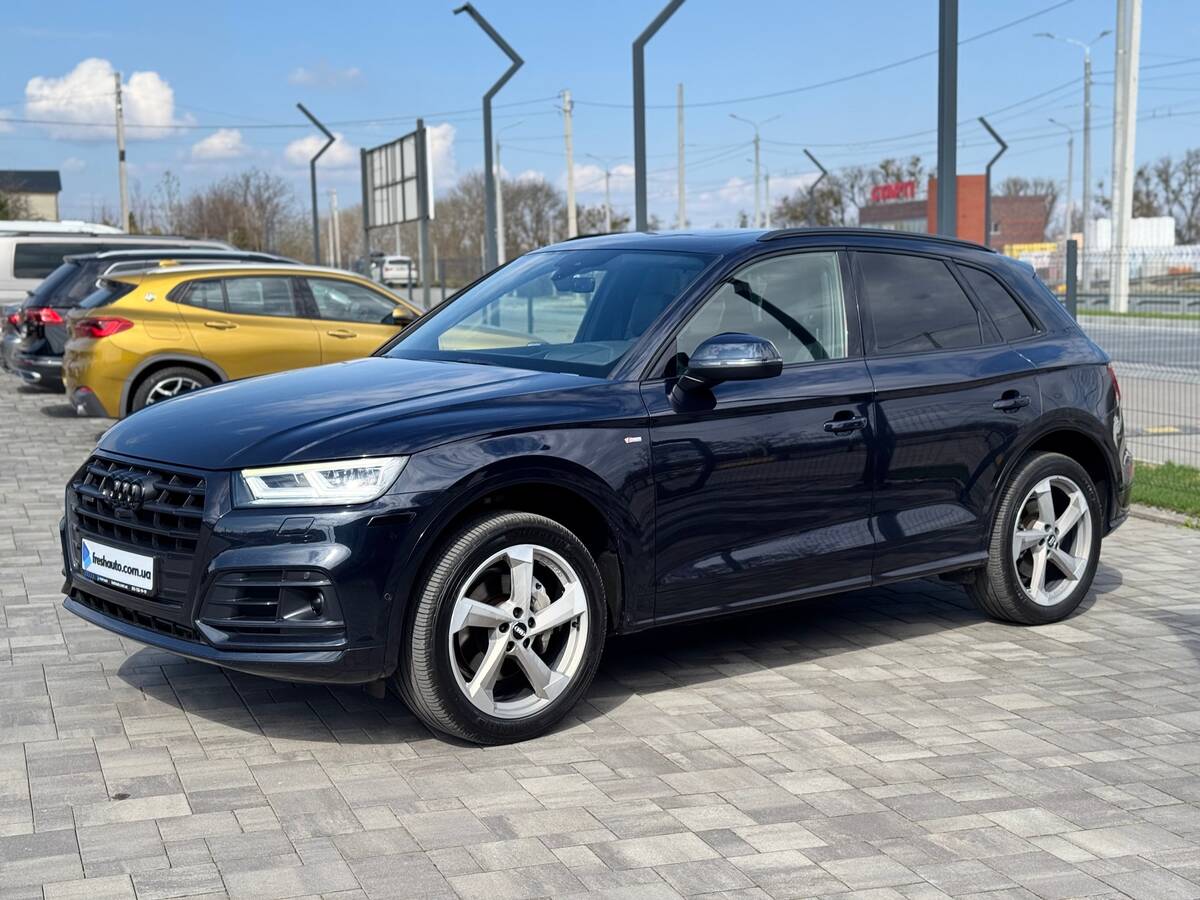 Audi Q5 2020 - Об'єм двигуна: 2.0 л.