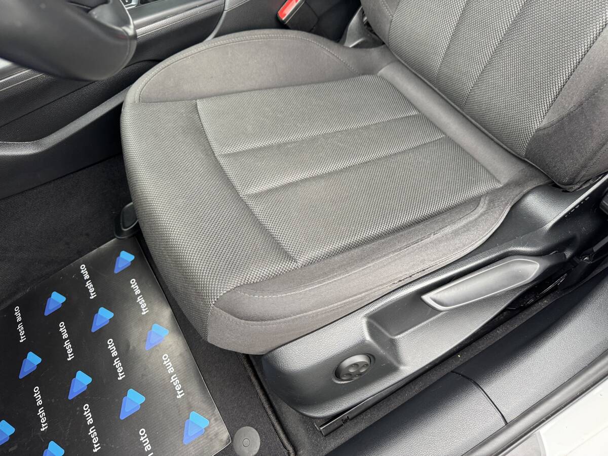 Audi A4 2020 - Об'єм двигуна: 2.0 