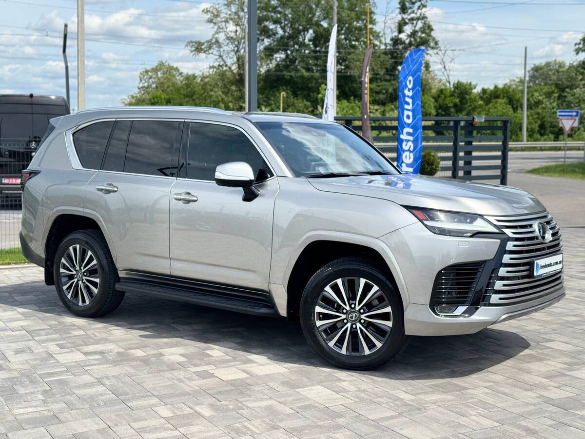 Lexus LX 2022 - Об'єм двигуна: 3.3 л.