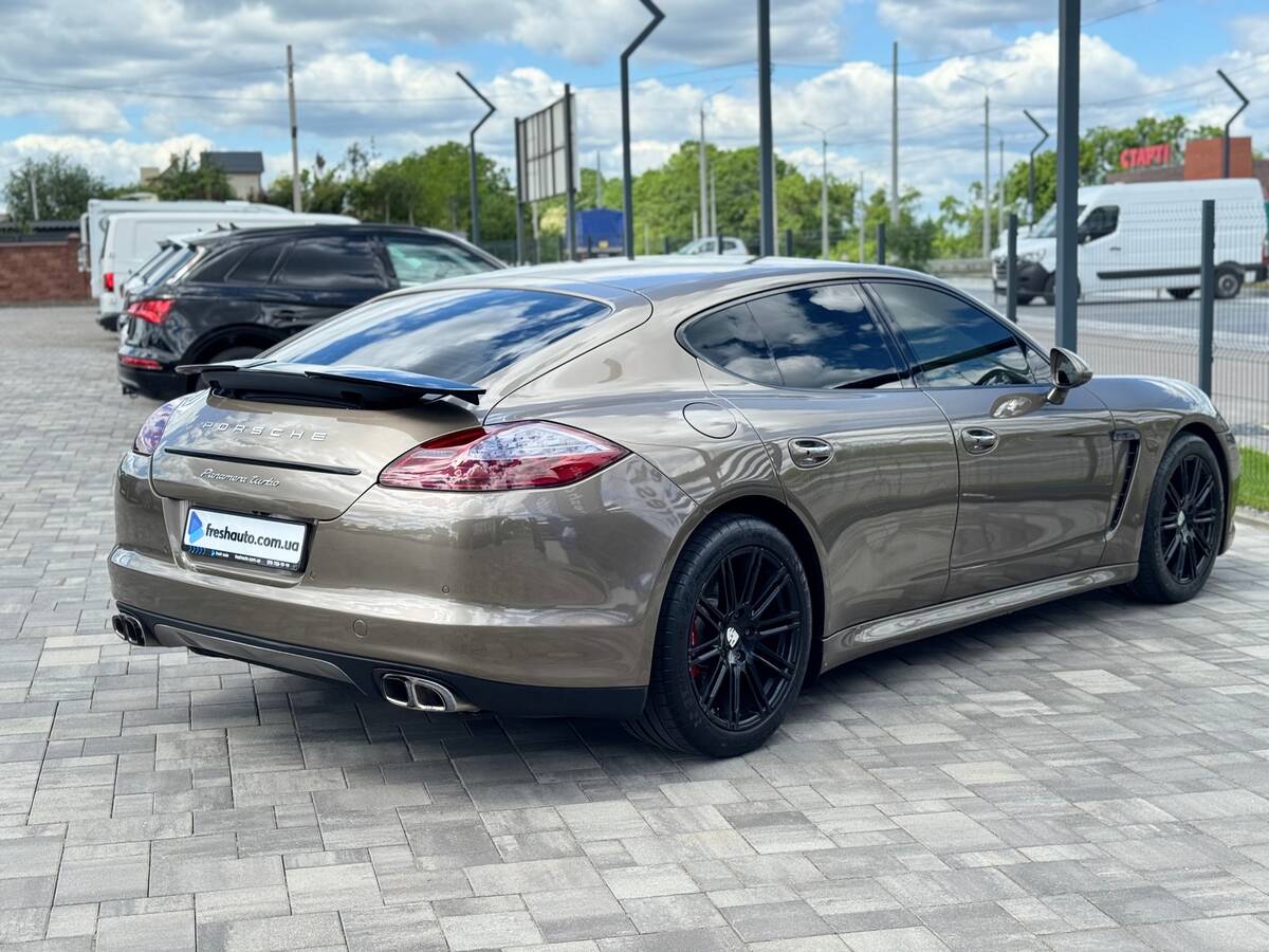 Porsche Panamera 2011 - HP: 519 HP