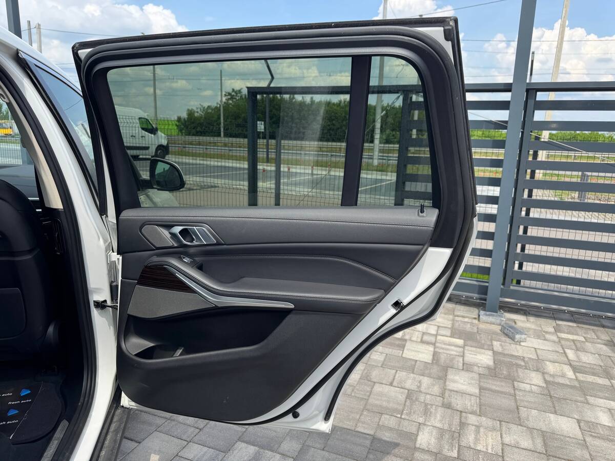 BMW X7 2020 - фреш авто