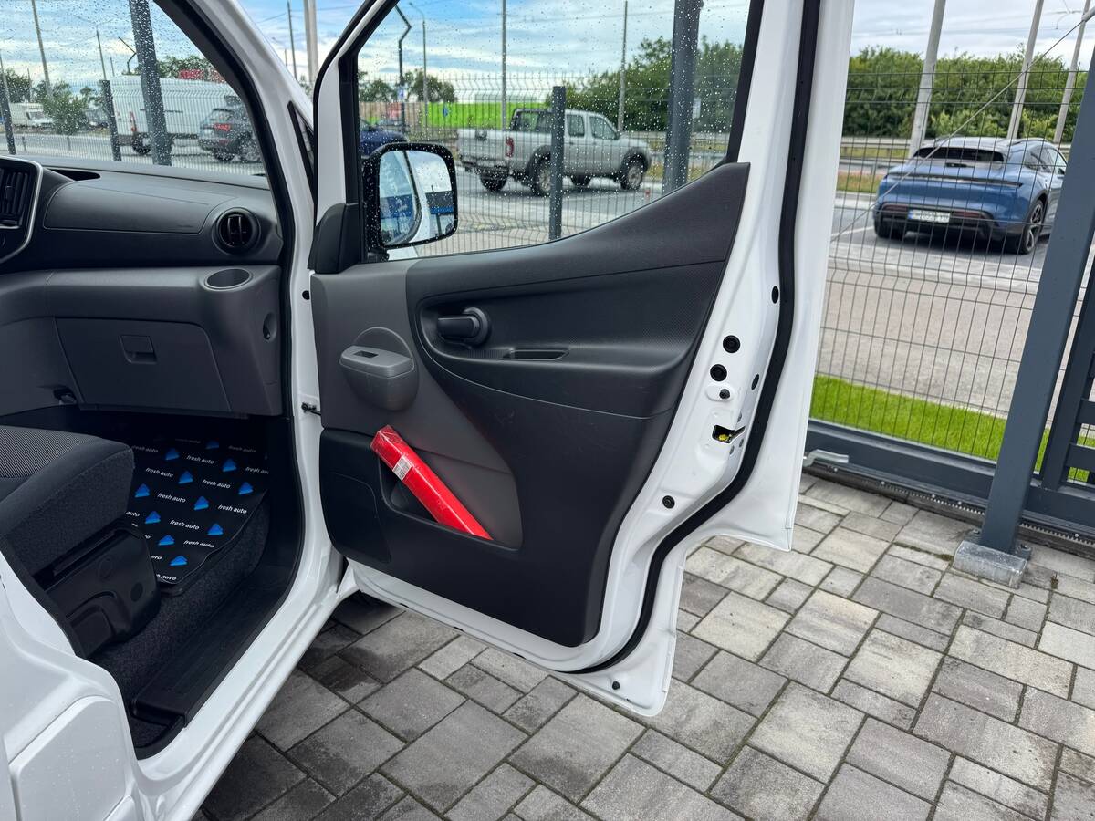 Nissan e-NV200 2020 - Кількість місць: 2 
