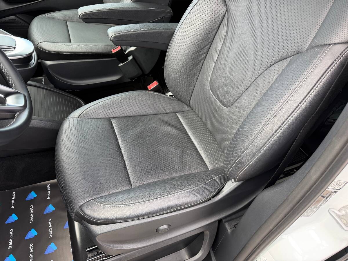 Mercedes-Benz V-Class 2021 - Кількість місць: 7 