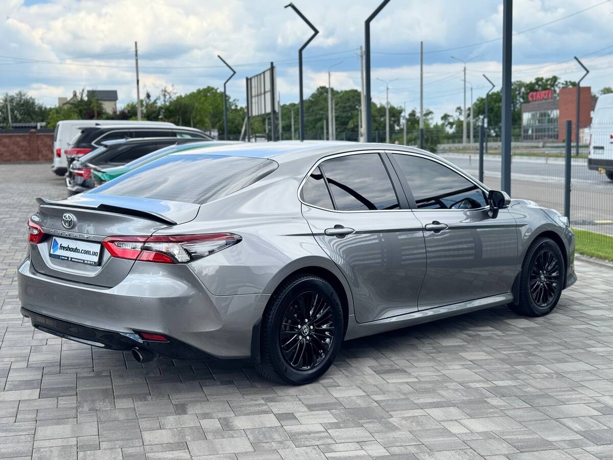 Toyota Camry 2021 - Volume: 2.5 l.