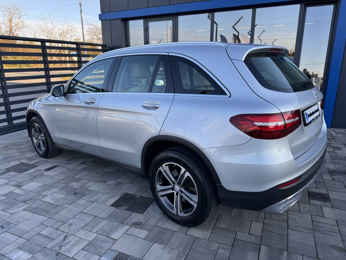 Mercedes-Benz GLC-Class 2016 - Кількість місць: 5 