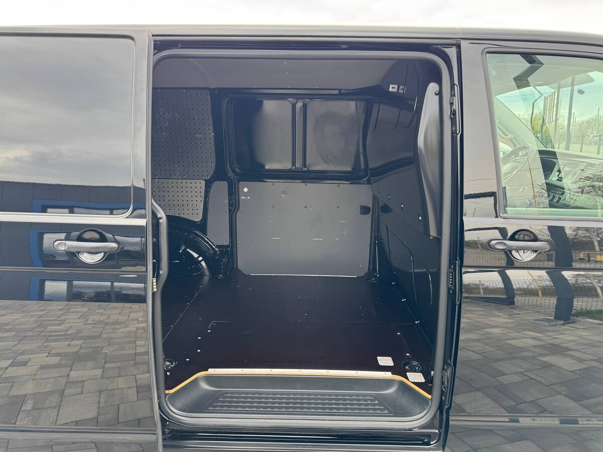 Volkswagen Transporter 2020 - Number Of Seats: 3 