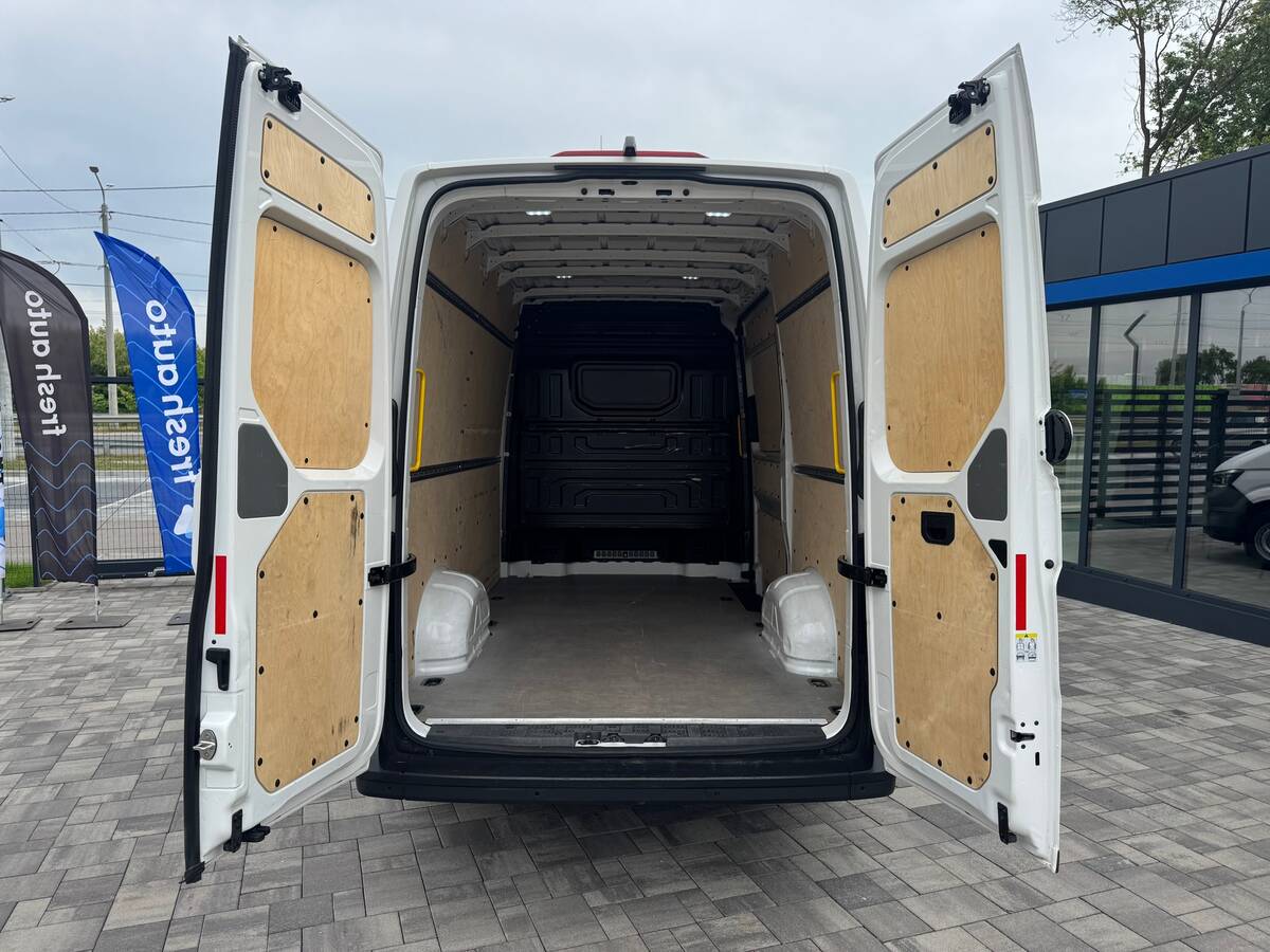 Volkswagen Crafter 2022 - Number Of Seats: 3 