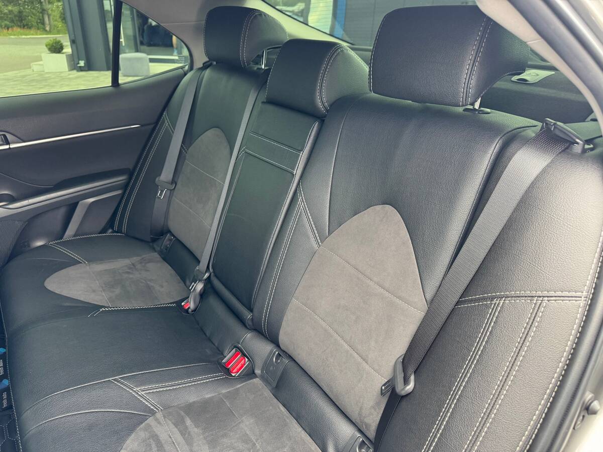 Toyota Camry 2021 - Fuel: Petrol 