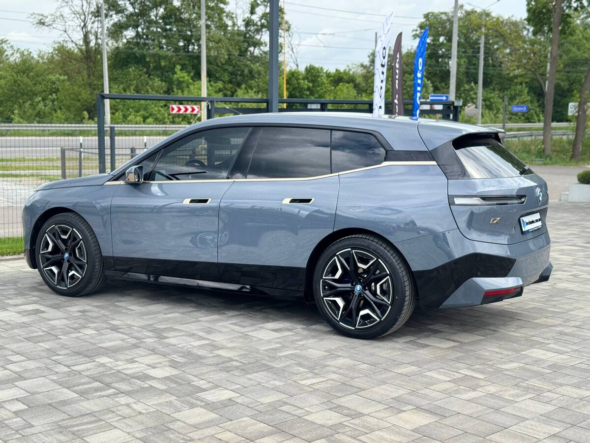 BMW iX 2023 - Тип кузова: Позашляховик / Кросовер 