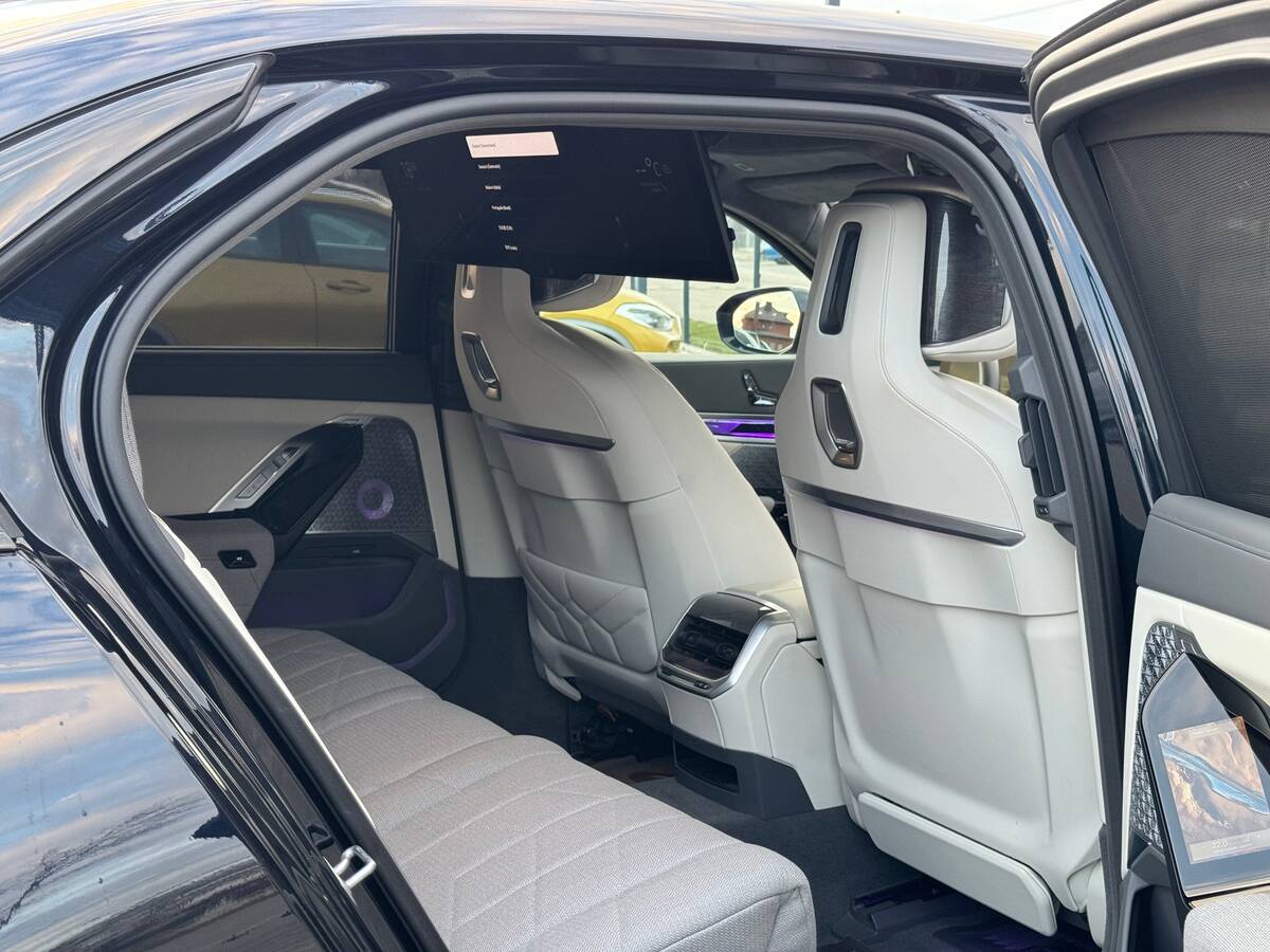 BMW i7 2023 - Потужність: 462 кс