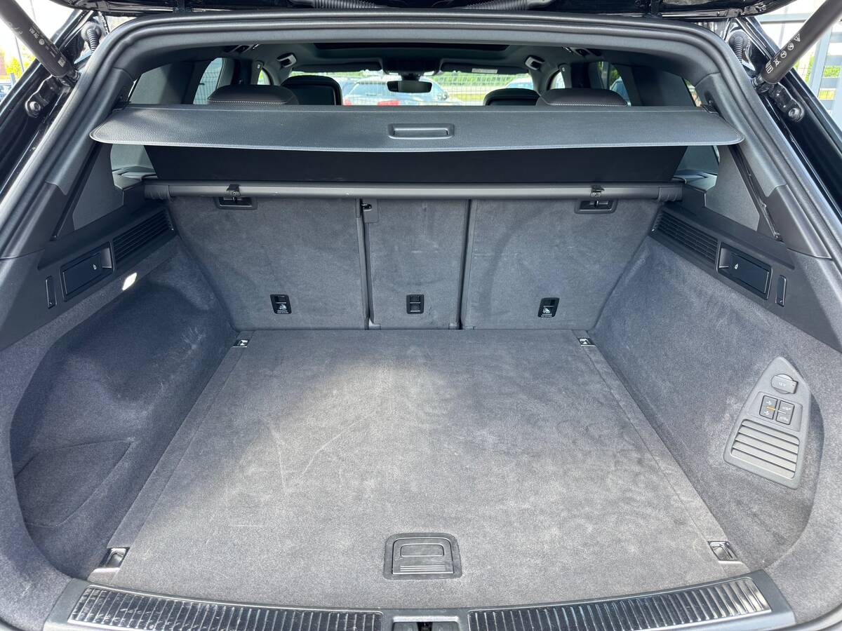 Volkswagen Touareg 2022 - фреш авто
