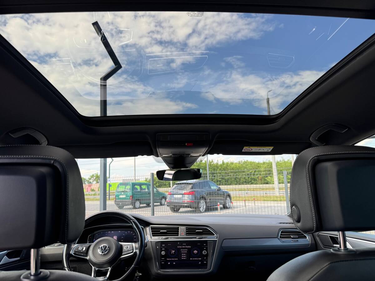 Volkswagen Tiguan 2019 - Комплектація: R Line 