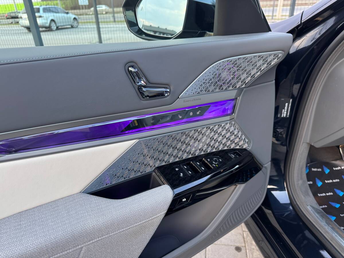 BMW i7 2023 - freshauto