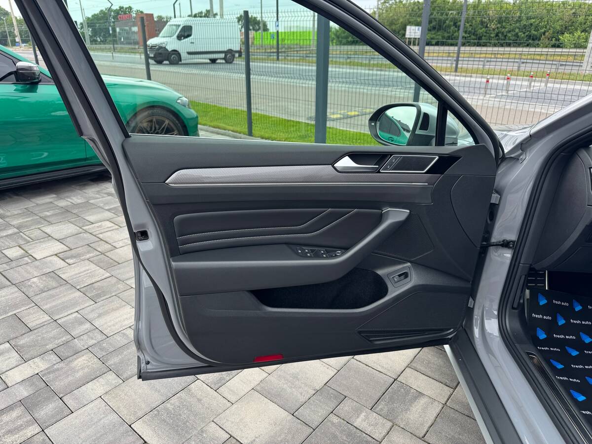 Volkswagen Passat Alltrack 2023 - fresh auto