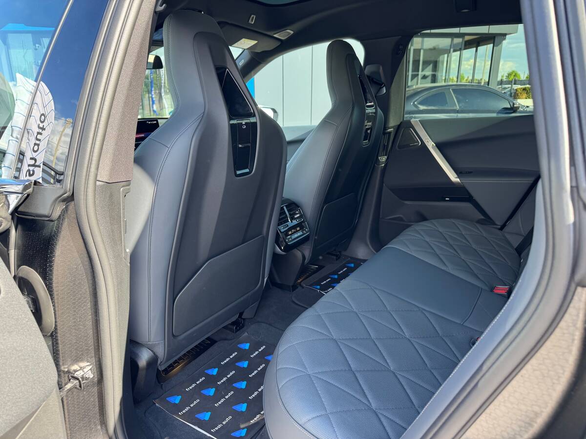 BMW iX 2023 - Потужність: 619 кс