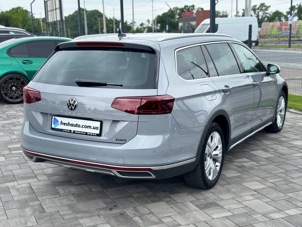 Volkswagen Passat Alltrack 2023 - фреш авто