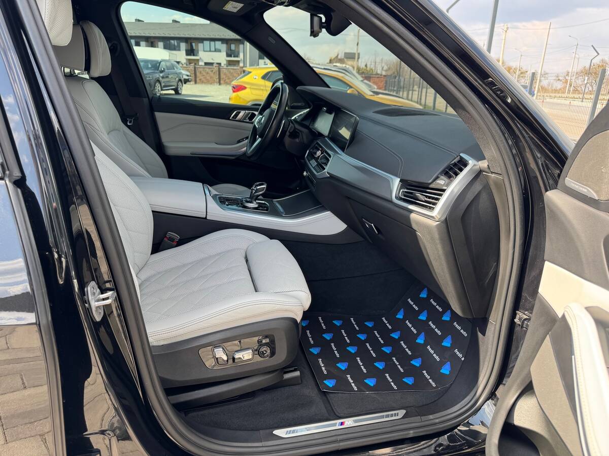 BMW X5 2023 - Об'єм двигуна: 3.0 л.