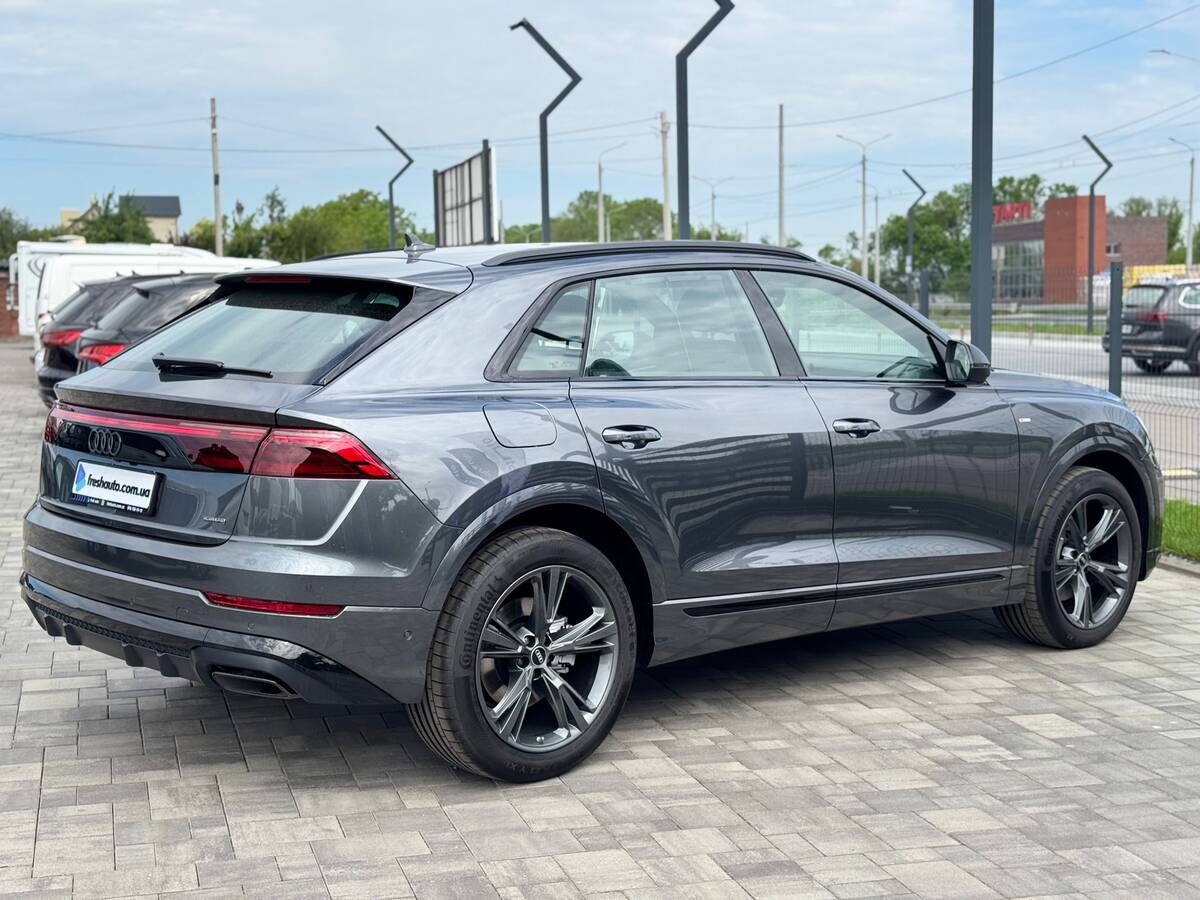 Audi Q8 2026 - Об'єм двигуна: 2.0 л.