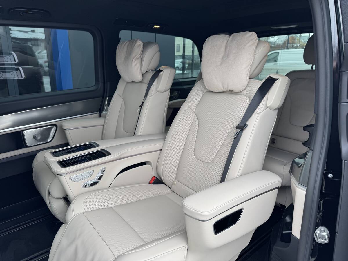 Mercedes-Benz V-Class 2025 - Кількість місць: 6 