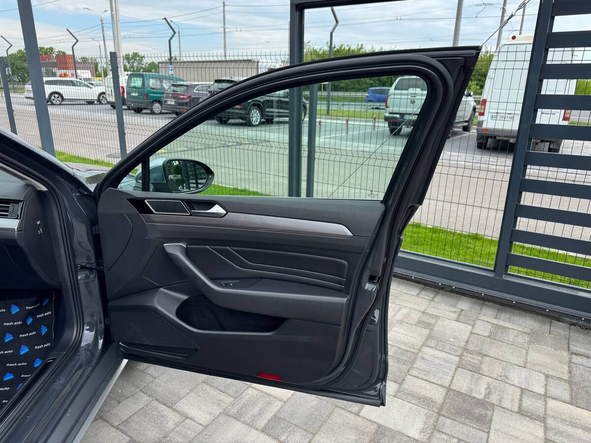 Volkswagen Passat Alltrack 2021 - fresh auto