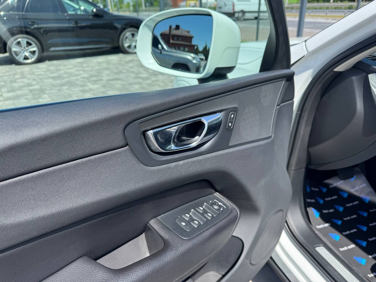 Volvo XC60 2018 - freshauto