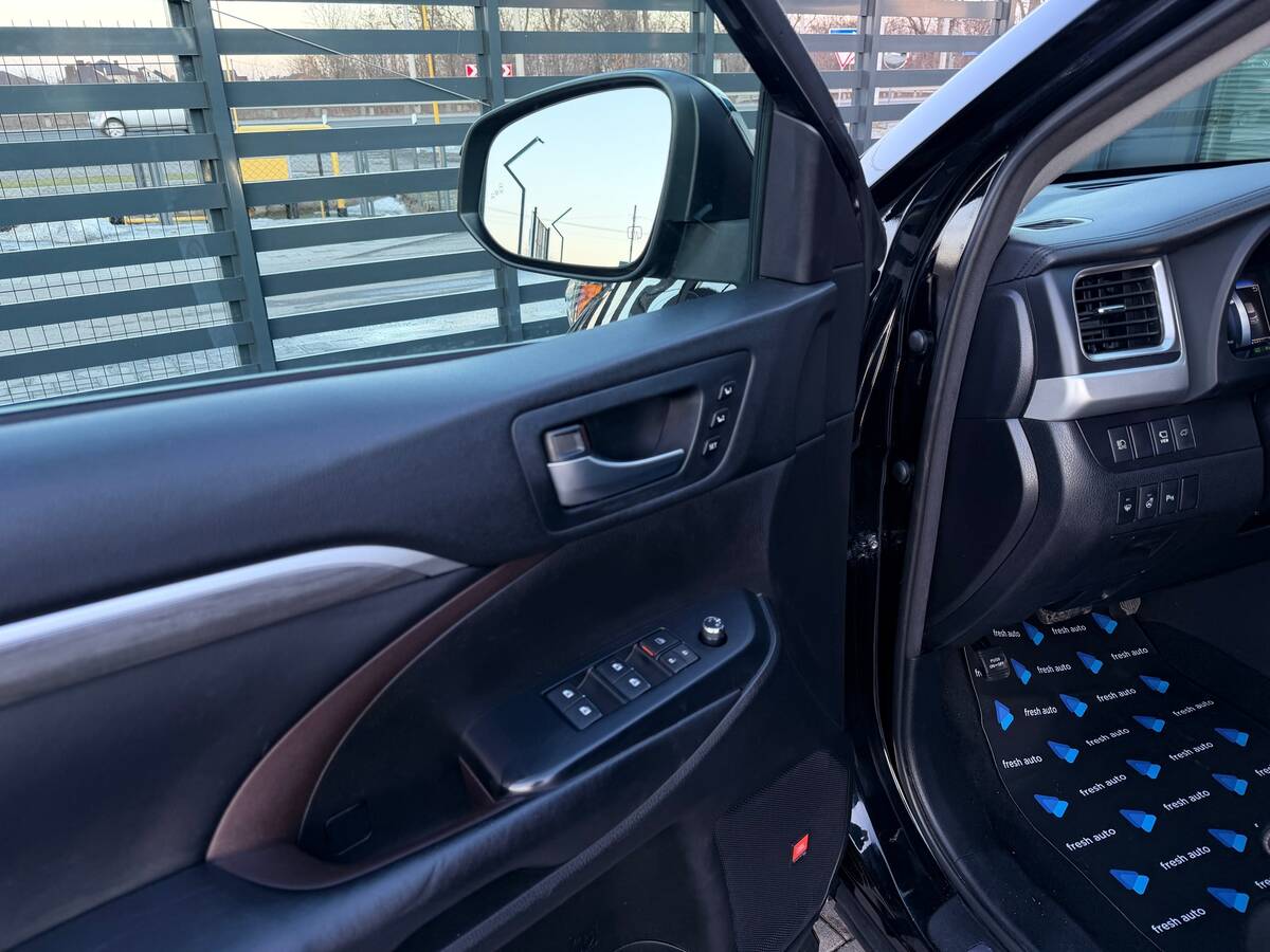 Toyota Highlander 2018 - фреш авто