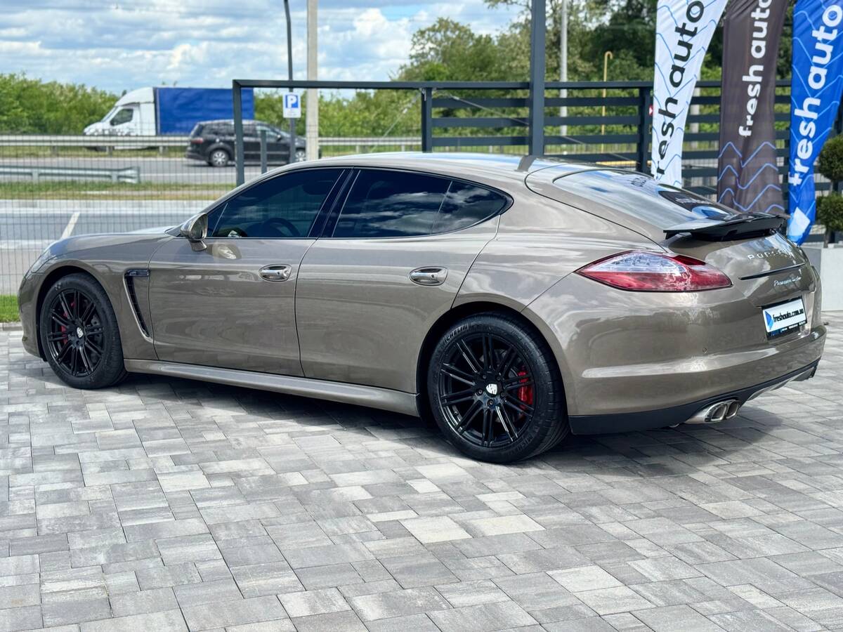 Porsche Panamera 2011 - Number Of Seats: 4 