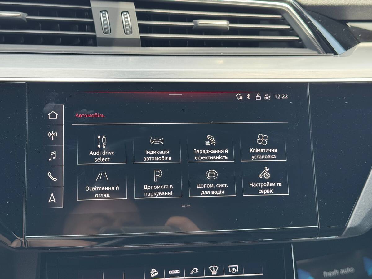 Audi e-tron 2021 - Пробіг: 40 тис. км