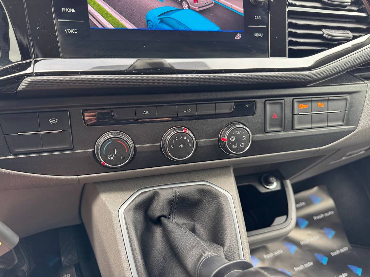 Volkswagen Transporter 2022 - DriveType: Front 