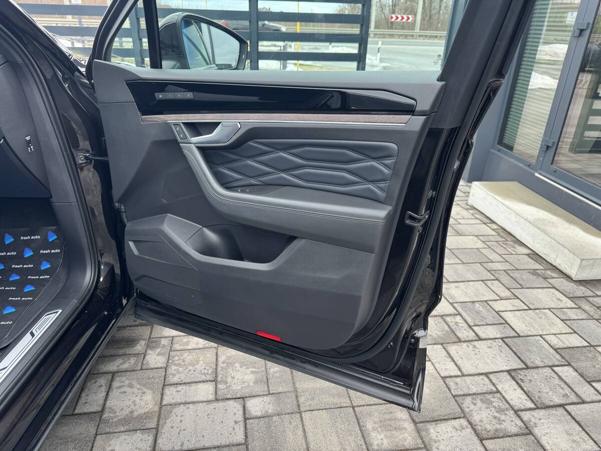 Volkswagen Touareg 2021 - fresh avto