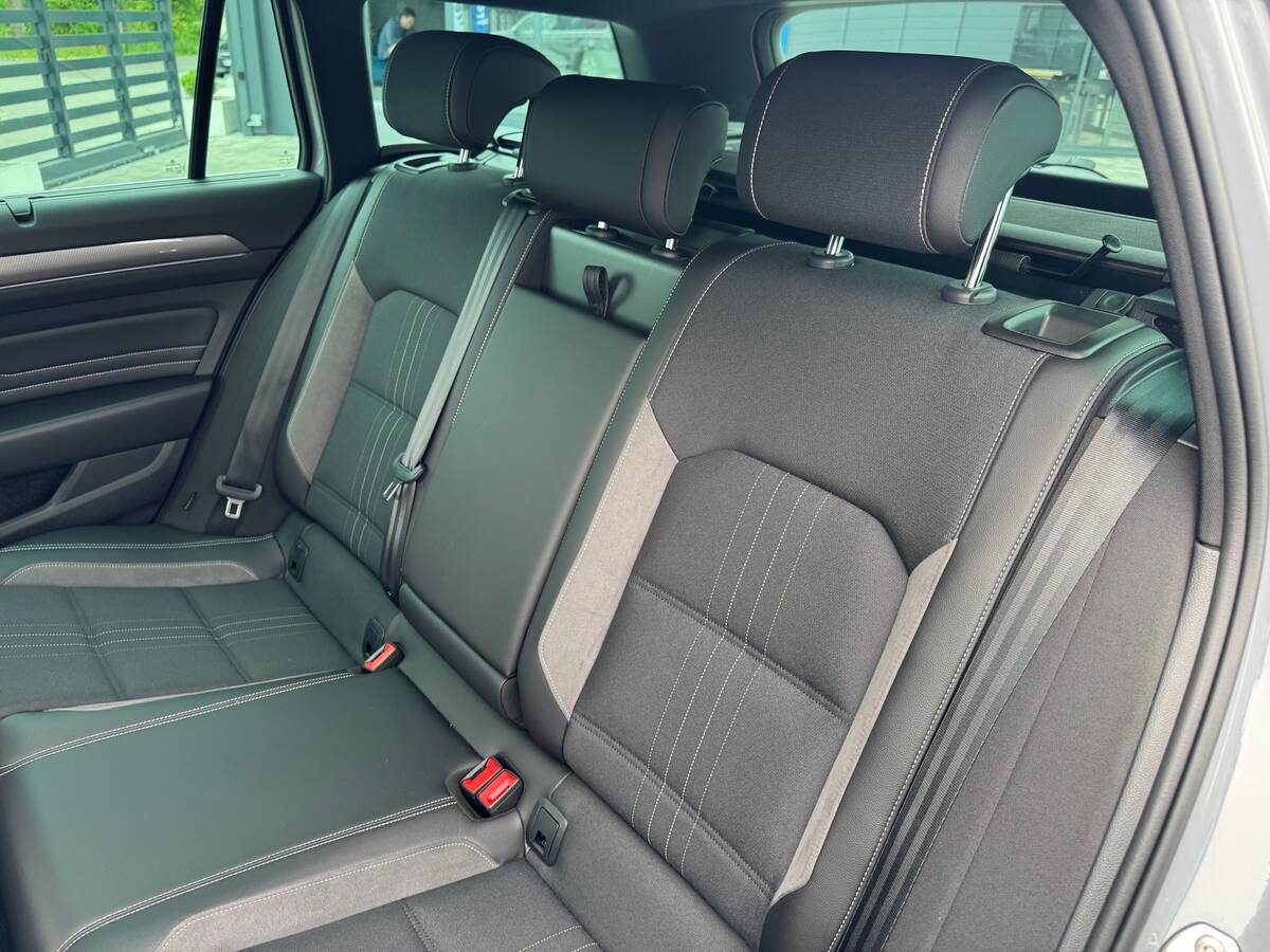 Volkswagen Passat Alltrack 2023 - Кількість місць: 5 