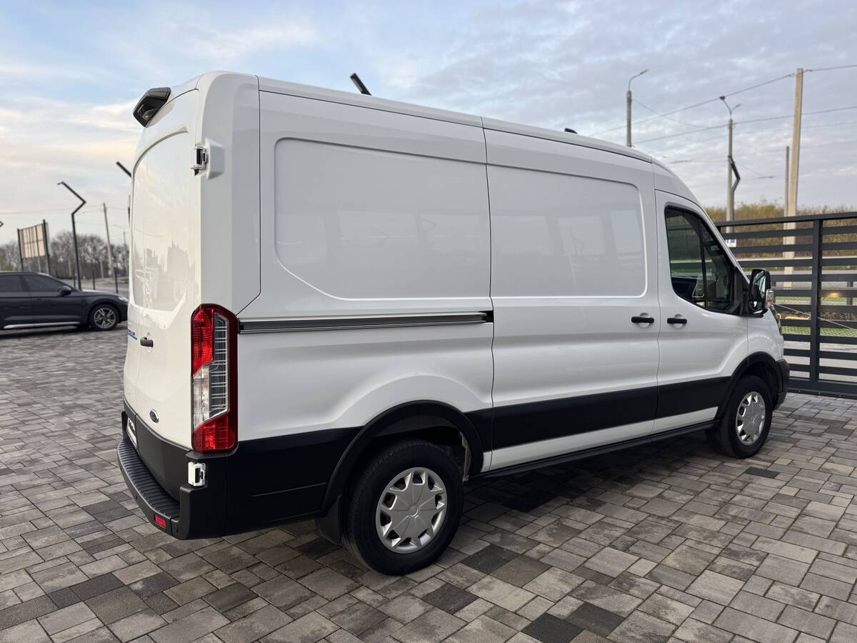 Ford E – Transit 2023 - Кількість місць: 3 