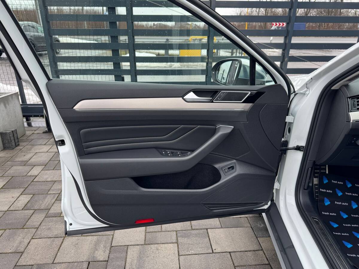 Volkswagen Passat Alltrack 2021 - fresh auto
