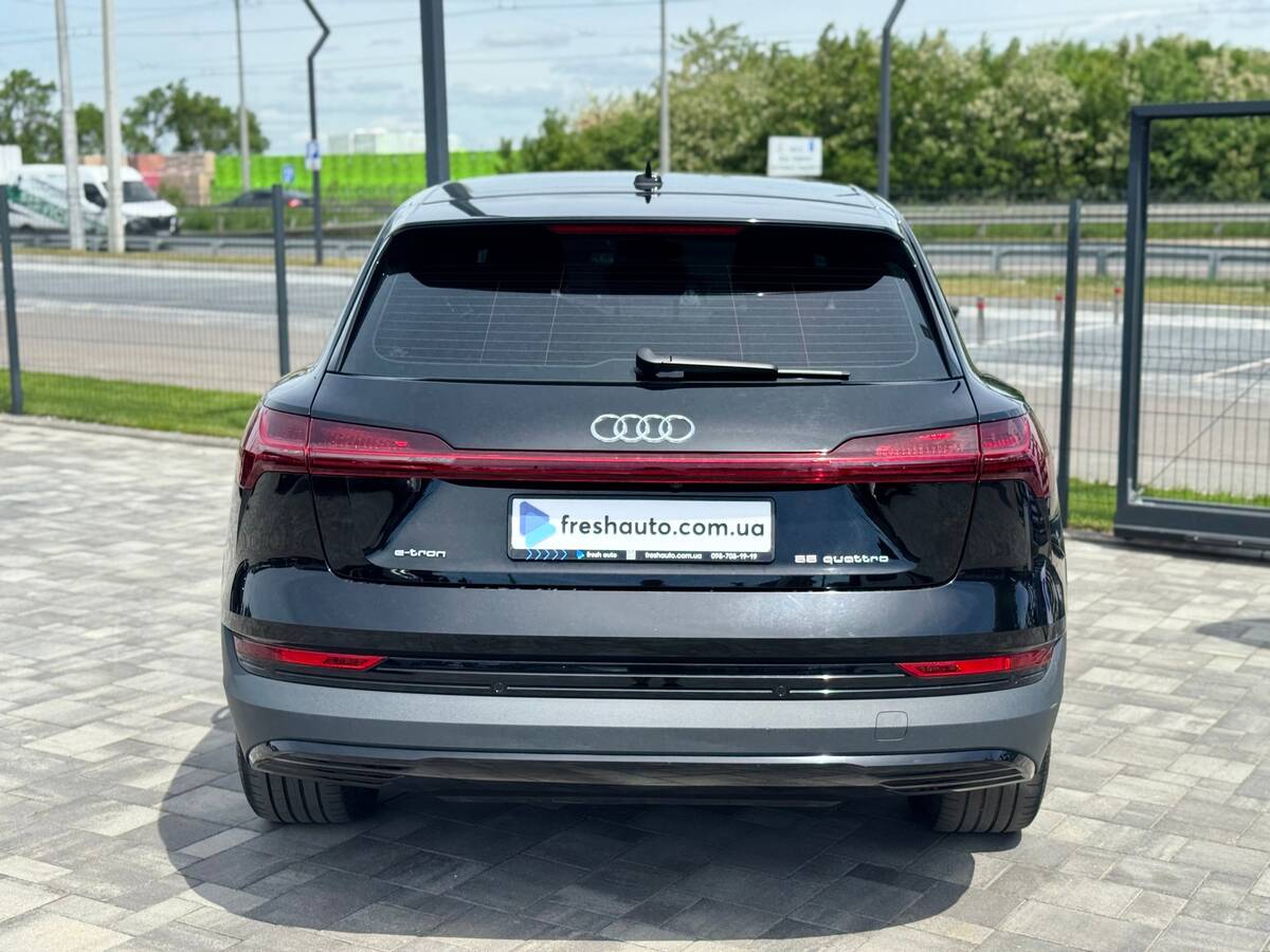 Audi e-tron 2021 - фреш авто