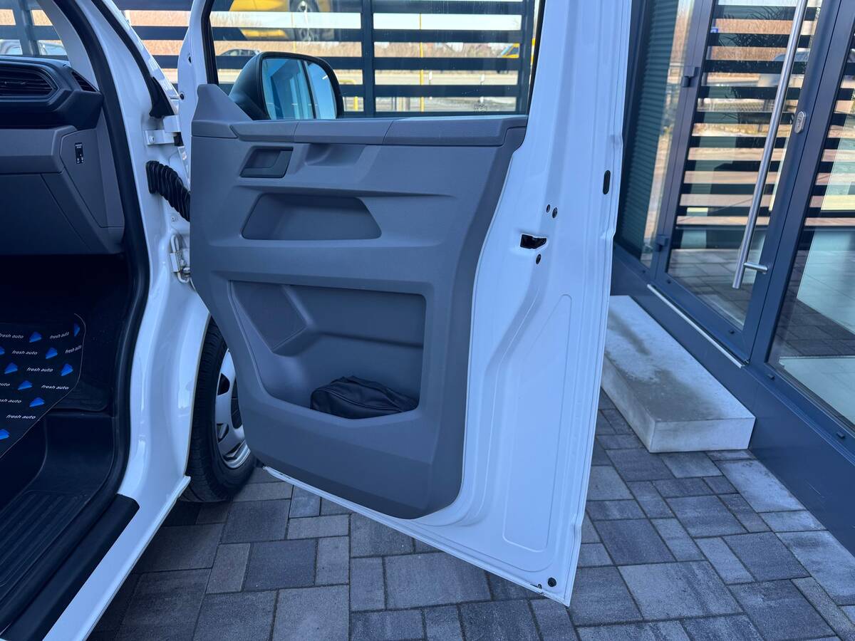 Volkswagen Transporter 2020 - Кількість місць: 3 
