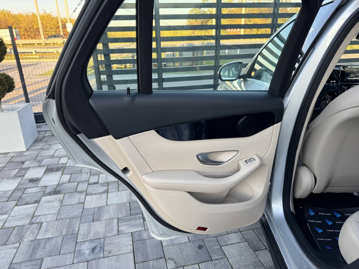 Mercedes-Benz GLC-Class 2016 - Привід: Передній 