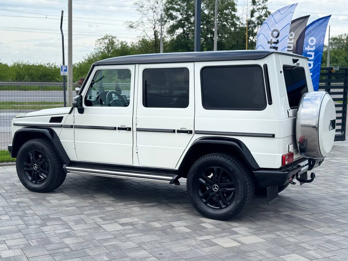 Mercedes-Benz G-Class 2015 - Number Of Seats: 5 