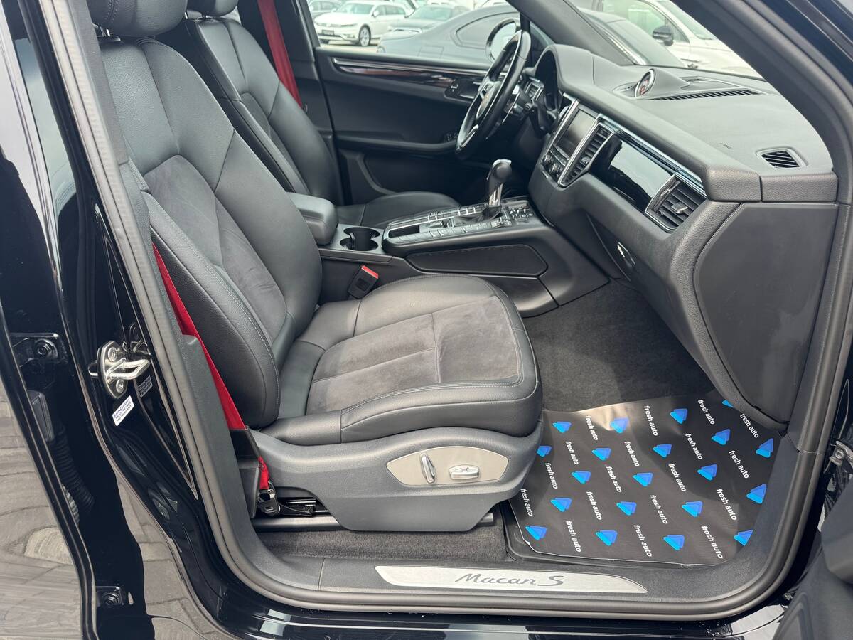 Porsche Macan S 2015 - Об'єм двигуна: 3.0 л.