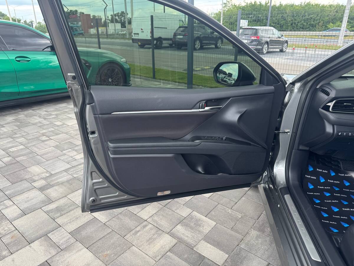Toyota Camry 2021 - fresh auto