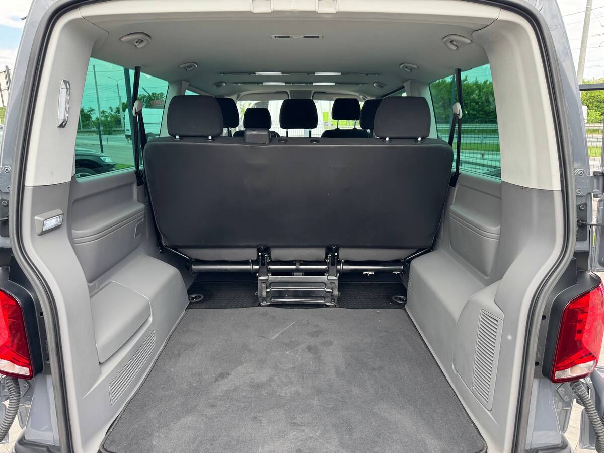 Volkswagen Caravelle 2021 - Transmission: Manual 