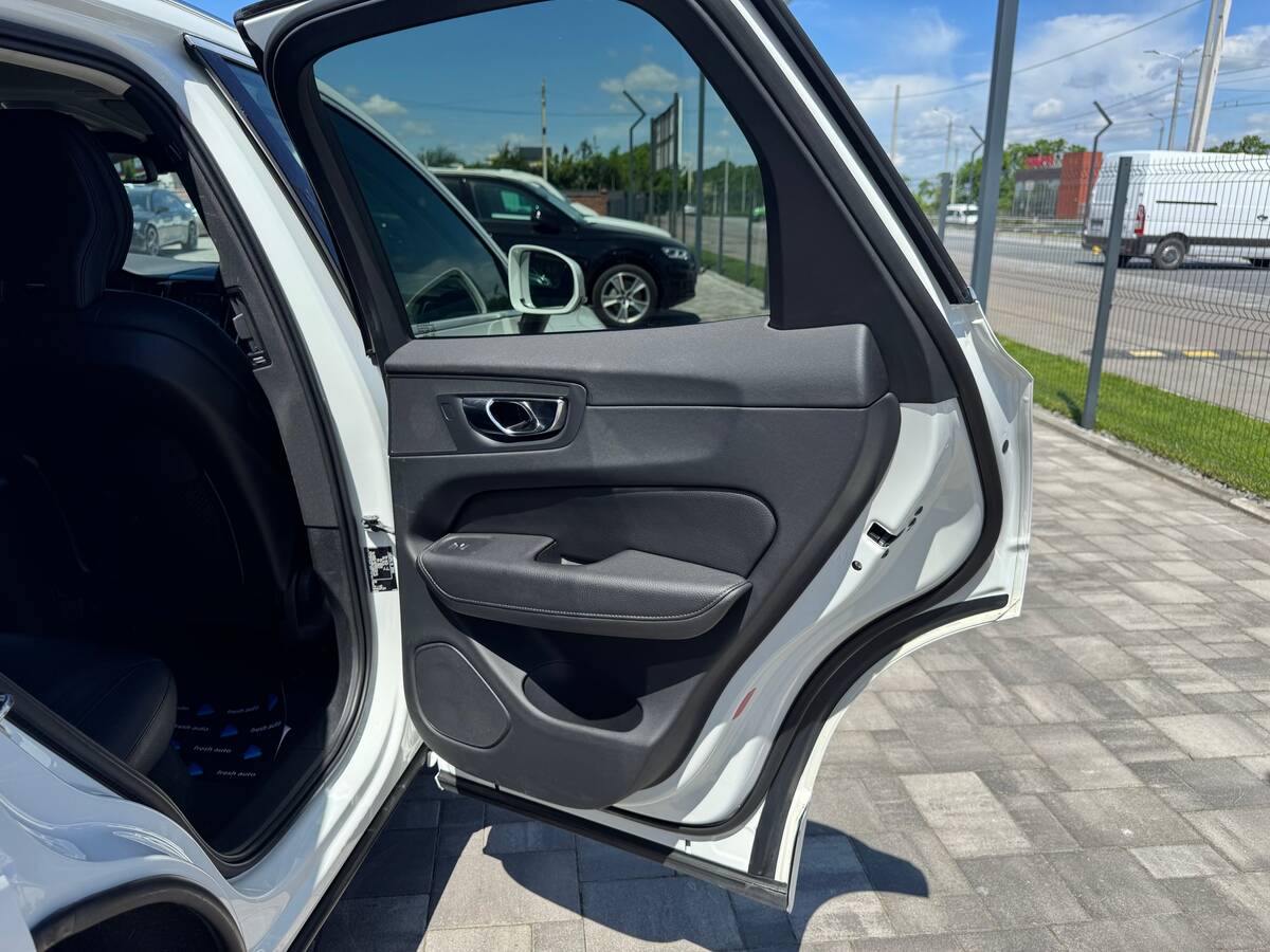 Volvo XC60 2018 - fresh auto