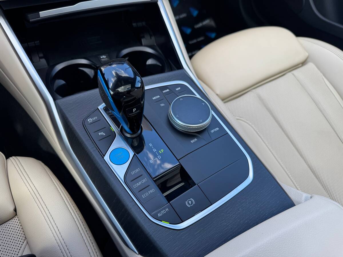 BMW i4 2022 - Number Of Seats: 5 
