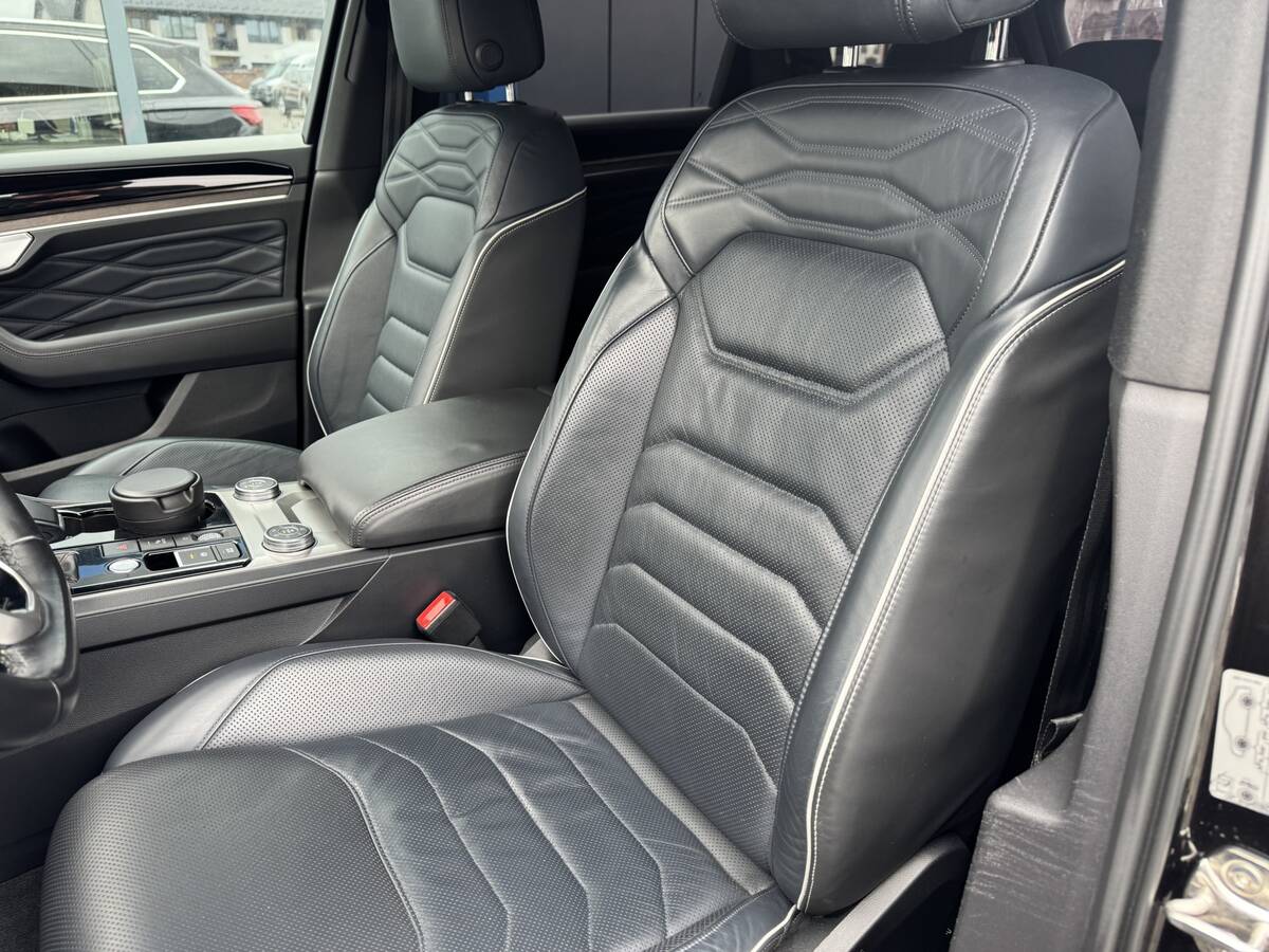 Volkswagen Touareg 2021 - Об'єм двигуна: 3.0 