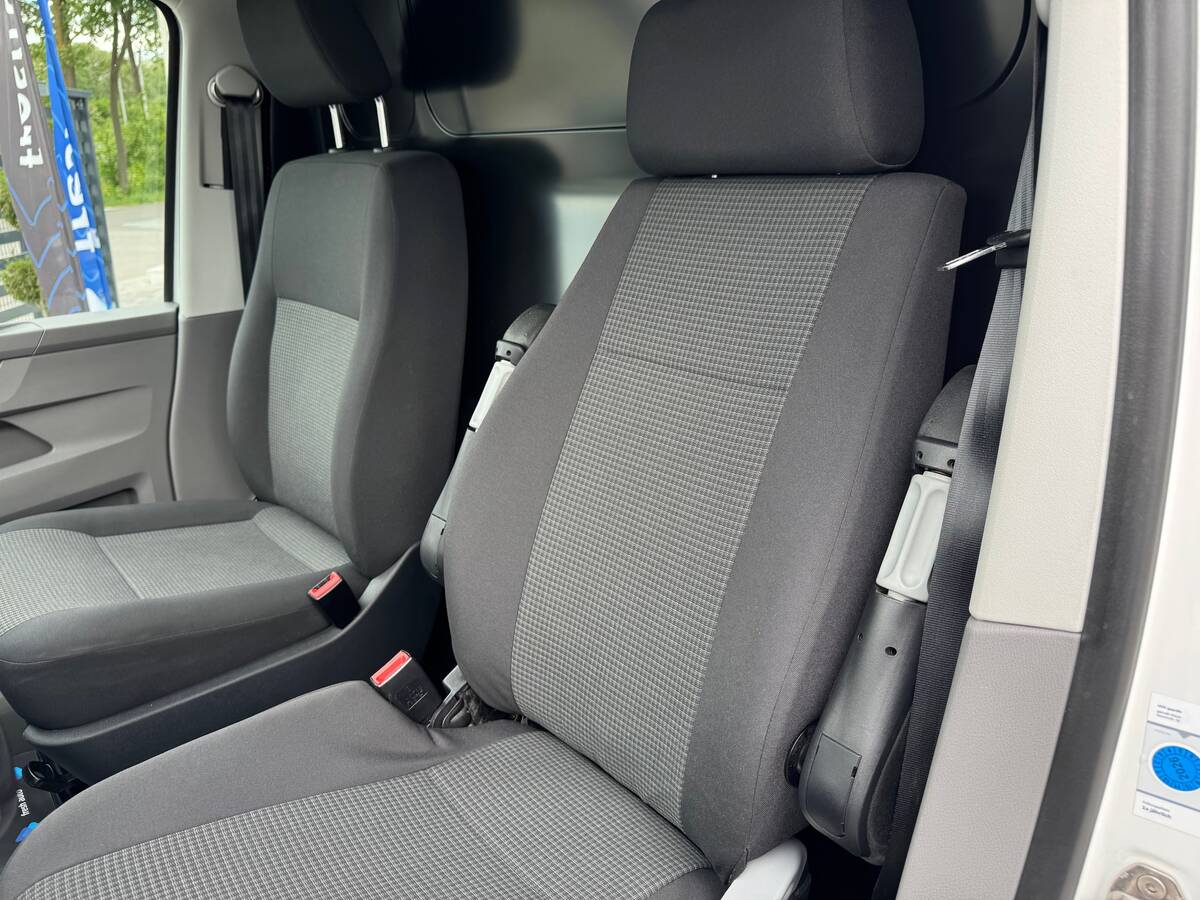 Volkswagen Transporter 2022 - Transmission: Manual 