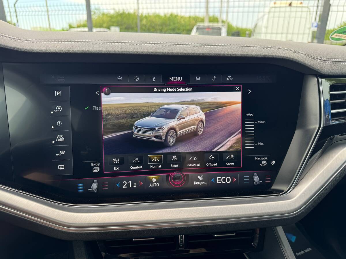 Volkswagen Touareg R 2022 - Number Of Seats: 5 