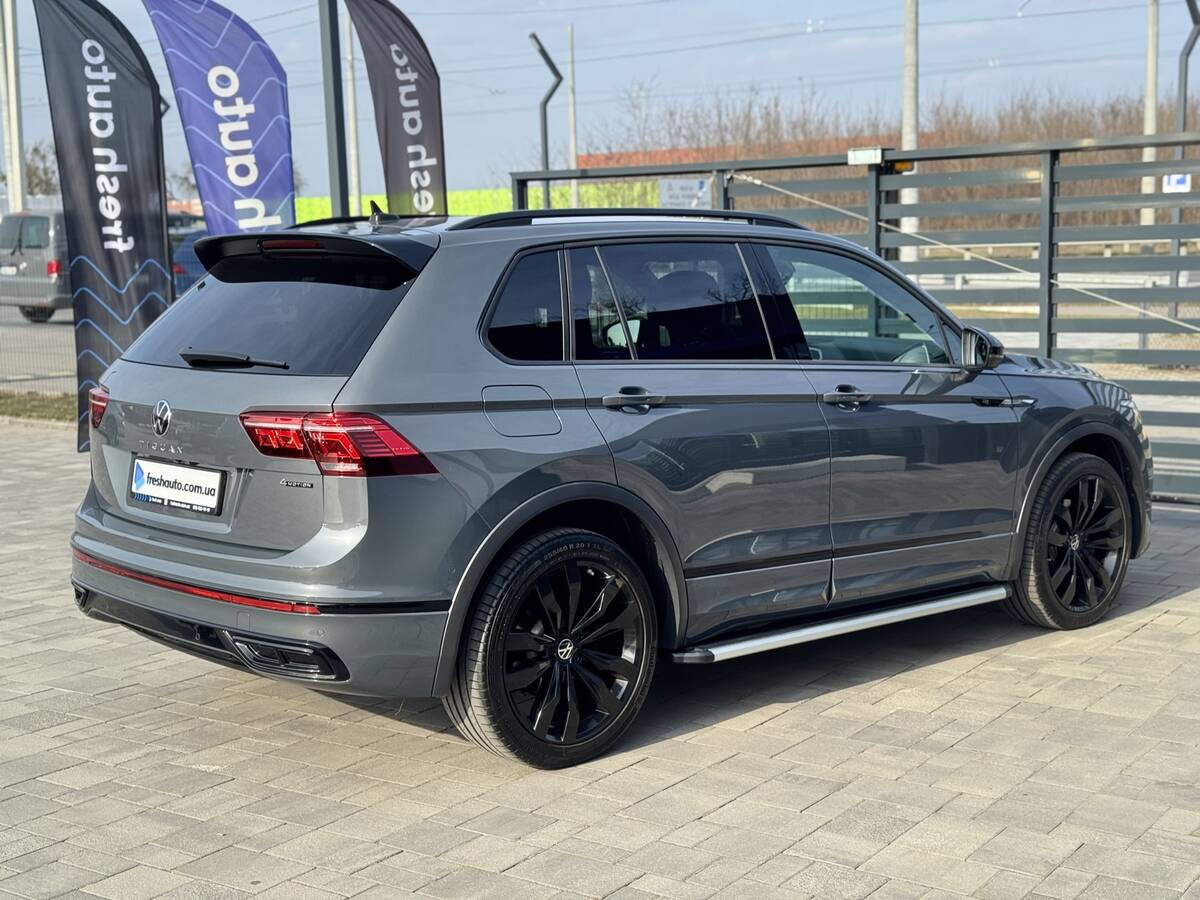 Volkswagen Tiguan 2022 - Об'єм двигуна: 2.0 л.
