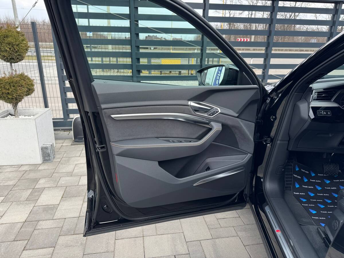 Audi e-tron 2022 - freshauto