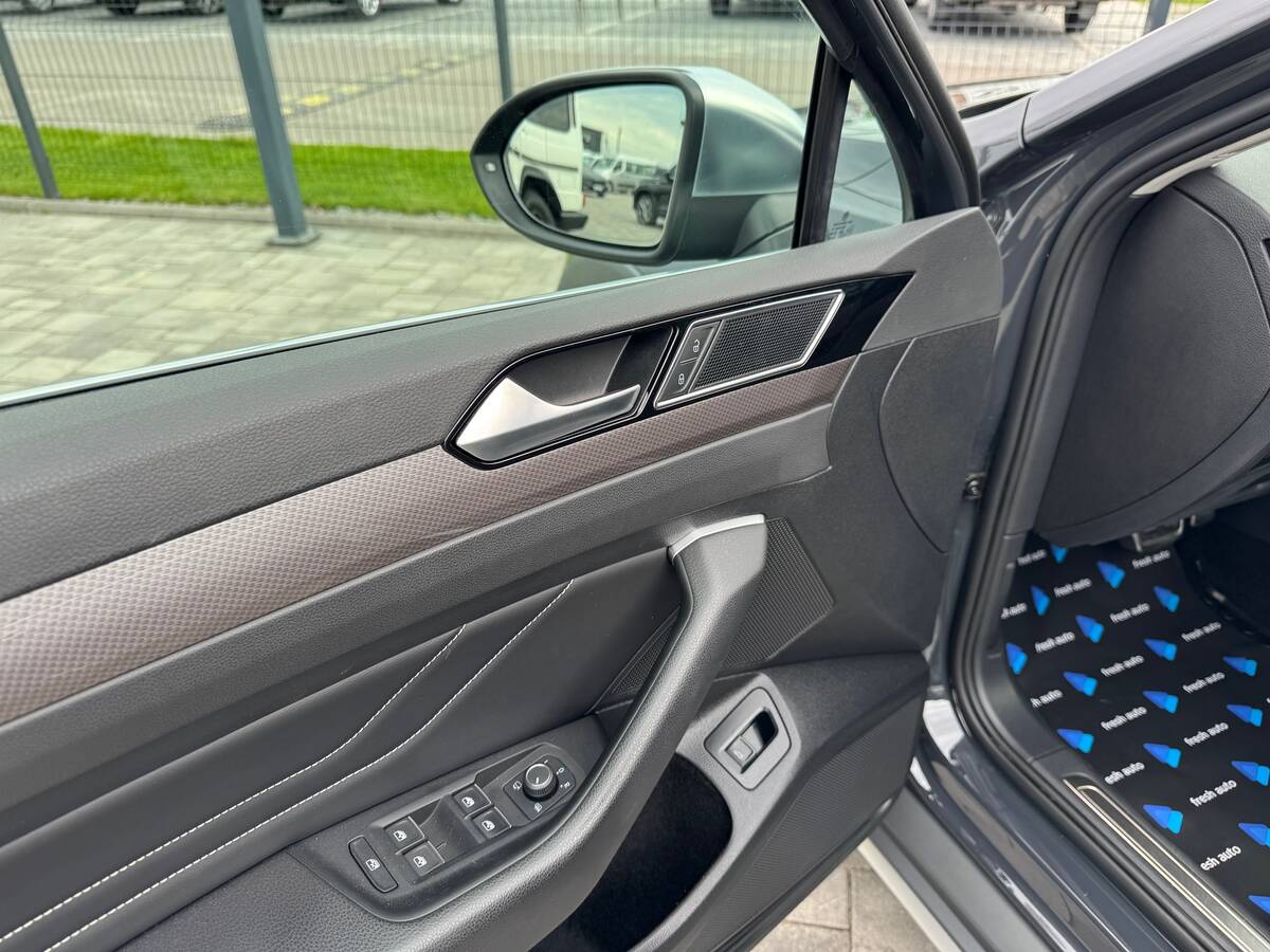 Volkswagen Passat Alltrack 2021 - fresh auto