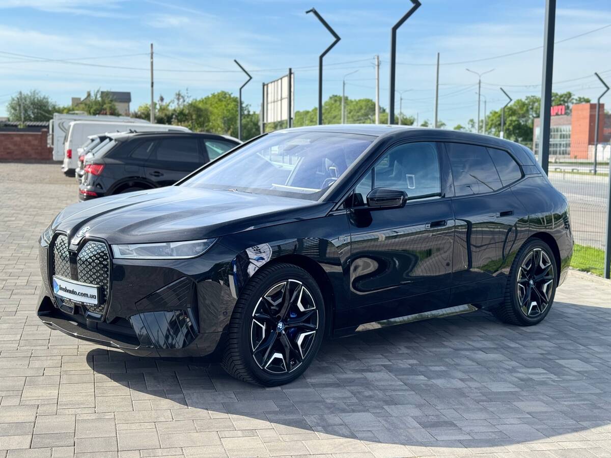 BMW IX M60 2023 - HP: 619 HP