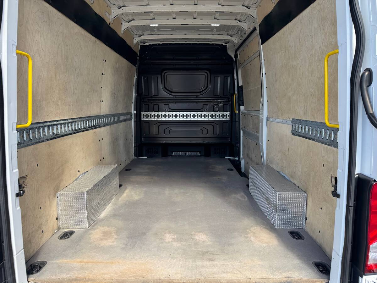 Volkswagen e-Crafter 2021 - Батарея: 37 кВт